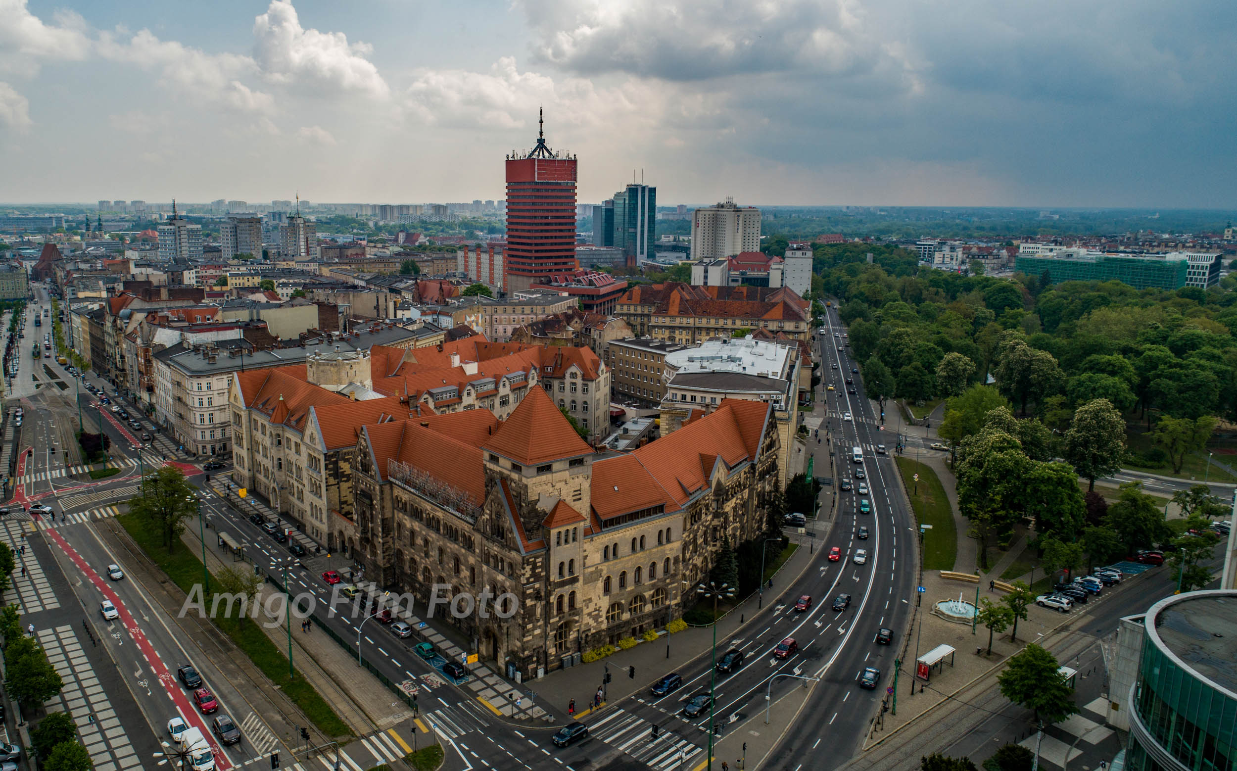 Poznań - zdjęcie centrum miasta z drona
