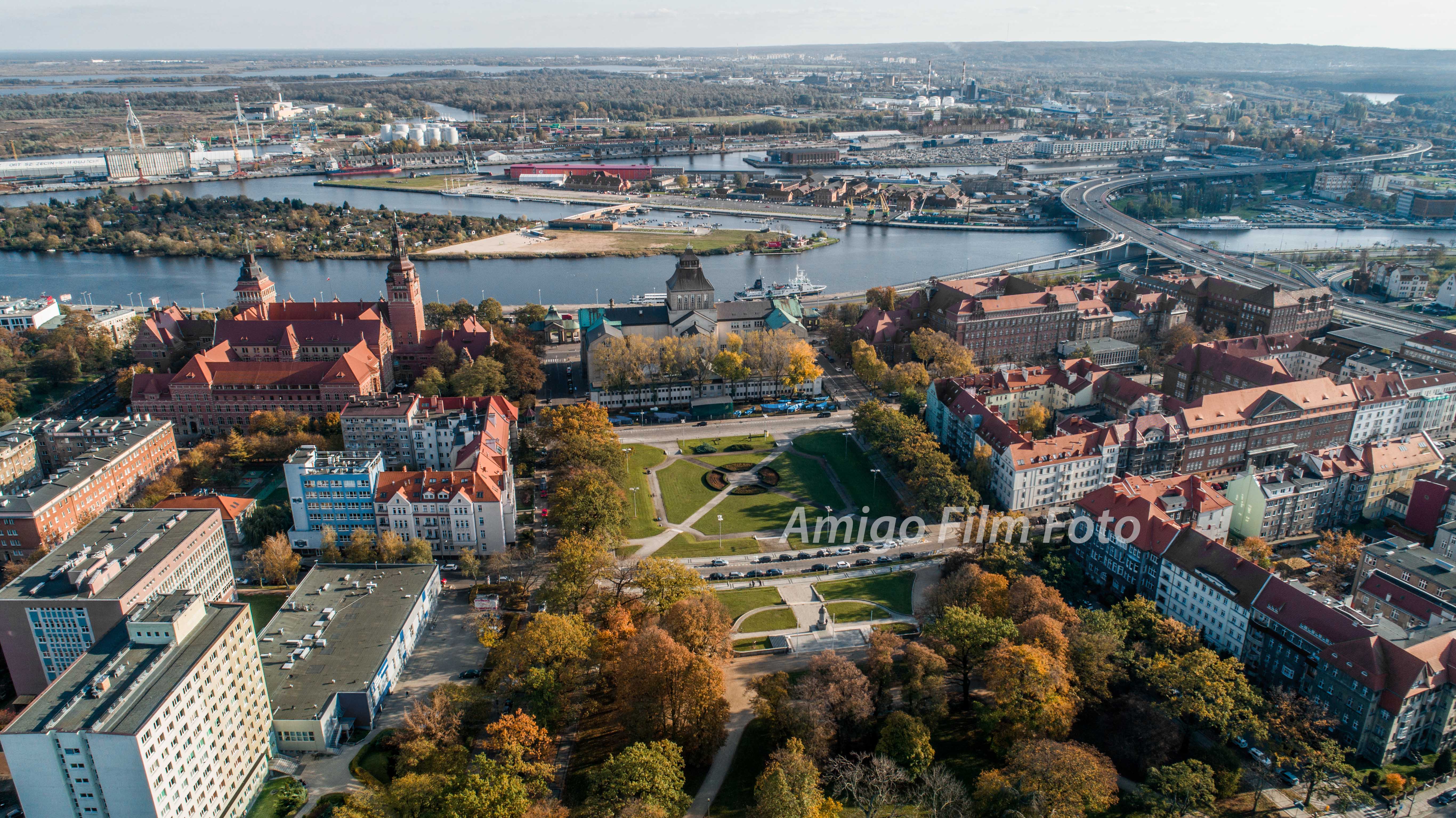 Szczecin - jesienne zdjęcie z drona, Wały Chrobrego